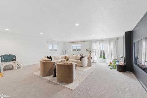 401 Bedford Court Clear Lake IA 50428