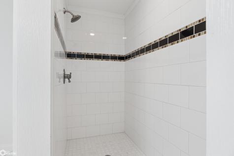 401 Bedford Court Clear Lake IA 50428