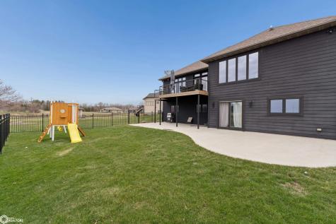 401 Bedford Court Clear Lake IA 50428