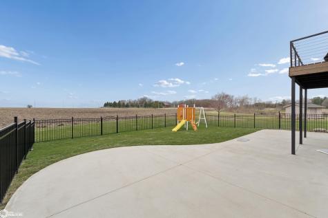 401 Bedford Court Clear Lake IA 50428