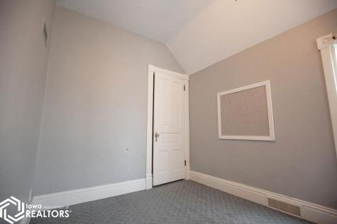 605 E Mcgregor Street Algona IA 50511