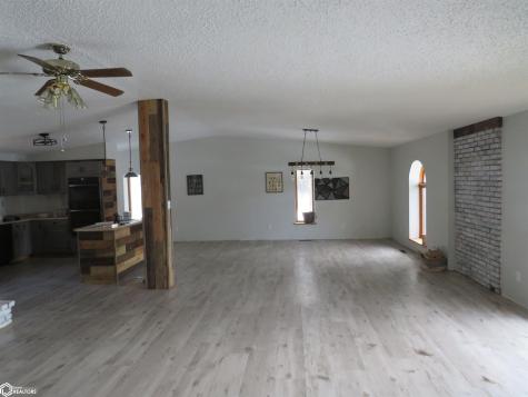 404 5th Street SW Hampton IA 50441