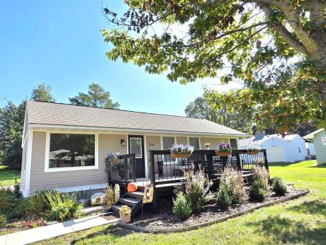 514 17th W Street Clear Lake IA 50428