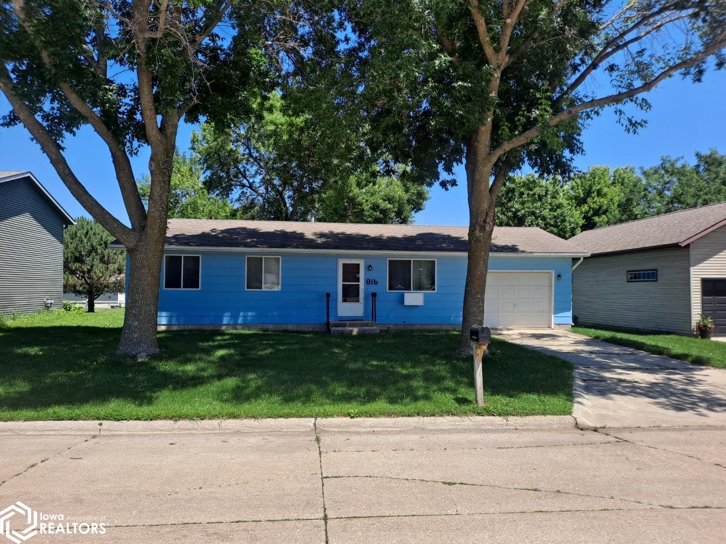 816 W 12th Avenue N Clear Lake IA 50428