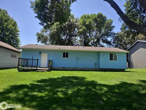816 W 12th Avenue N Clear Lake IA 50428