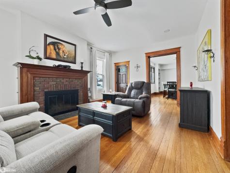 705 Central Avenue E Hampton IA 50441