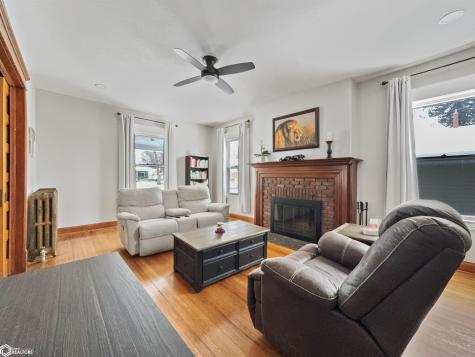 705 Central Avenue E Hampton IA 50441