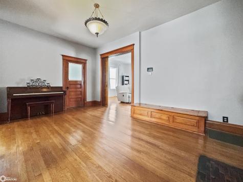 705 Central Avenue E Hampton IA 50441