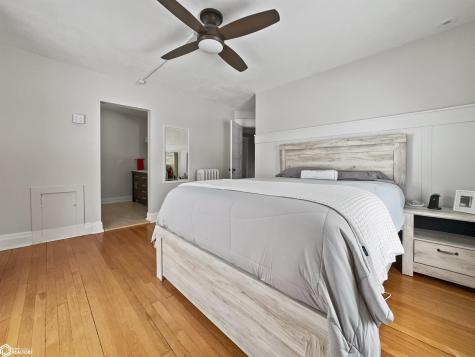 705 Central Avenue E Hampton IA 50441