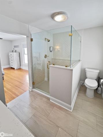 705 Central Avenue E Hampton IA 50441