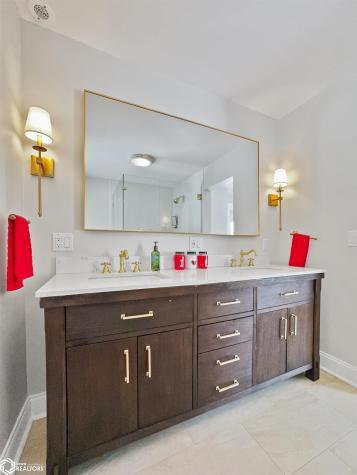 705 Central Avenue E Hampton IA 50441