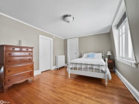 705 Central Avenue E Hampton IA 50441