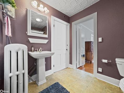 705 Central Avenue E Hampton IA 50441