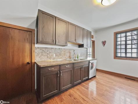 705 Central Avenue E Hampton IA 50441
