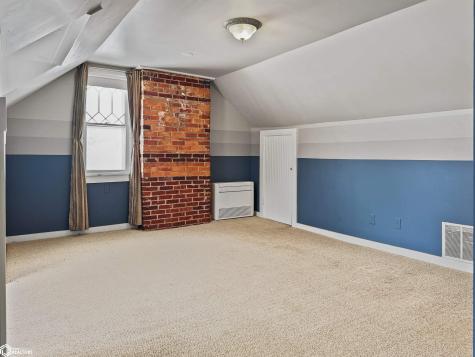 705 Central Avenue E Hampton IA 50441