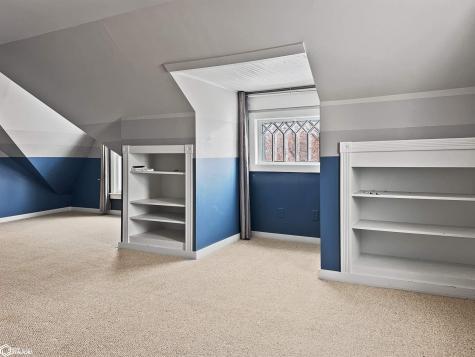 705 Central Avenue E Hampton IA 50441