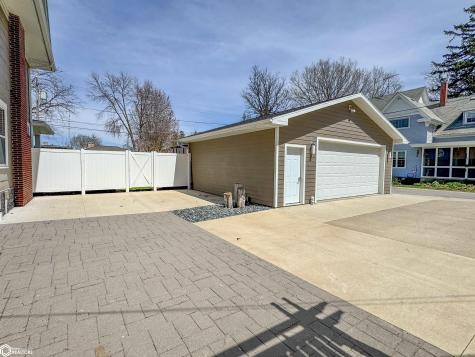 705 Central Avenue E Hampton IA 50441