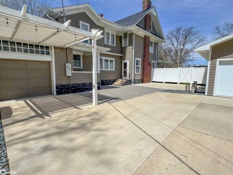 705 Central Avenue E Hampton IA 50441