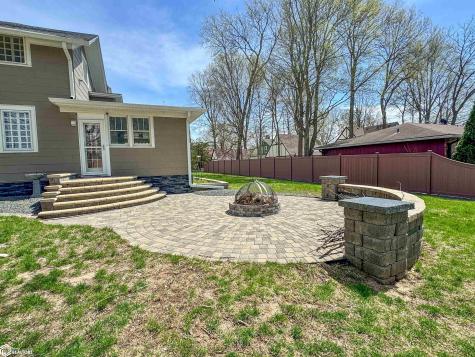 705 Central Avenue E Hampton IA 50441