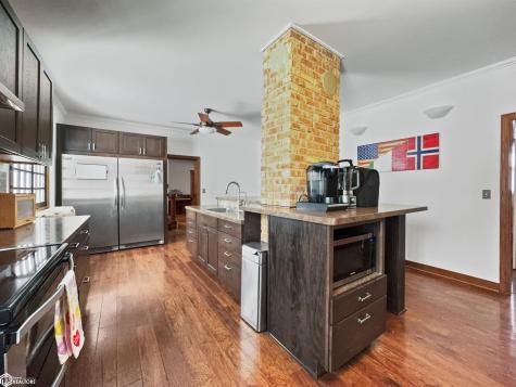 705 Central Avenue E Hampton IA 50441