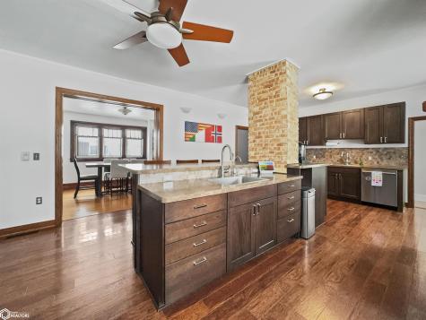 705 Central Avenue E Hampton IA 50441