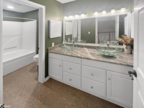 2009 Briardale Drive Iowa Falls IA 50126