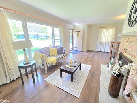 1748 Hillcrest Drive Mason City IA 50401