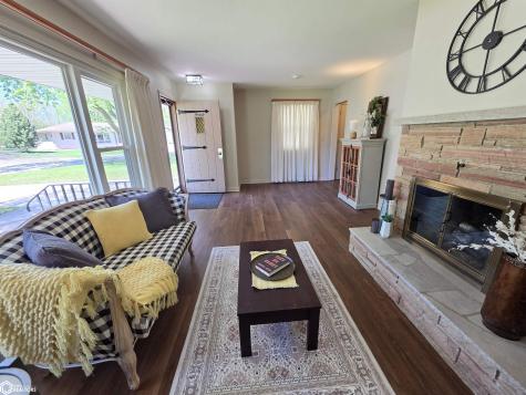 1748 Hillcrest Drive Mason City IA 50401