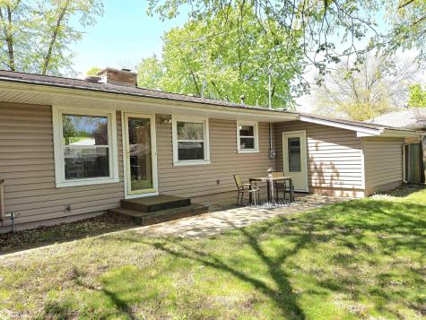 1748 Hillcrest Drive Mason City IA 50401