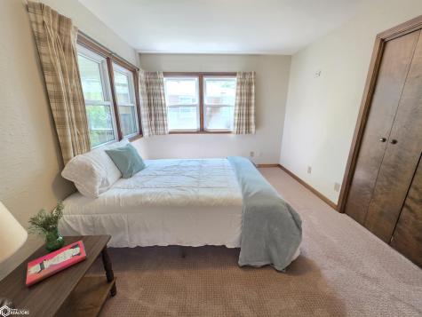 1748 Hillcrest Drive Mason City IA 50401