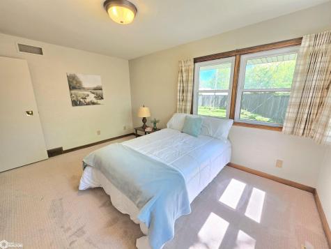 1748 Hillcrest Drive Mason City IA 50401