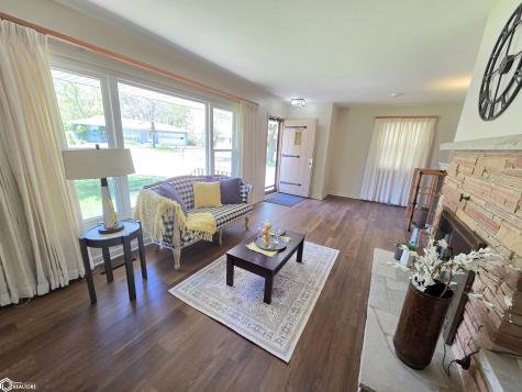 1748 Hillcrest Drive Mason City IA 50401