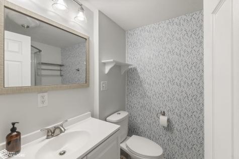 5 Lakeview Drive Mason City IA 50401