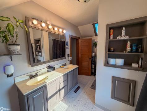 419 3rd Street SW Hampton IA 50441