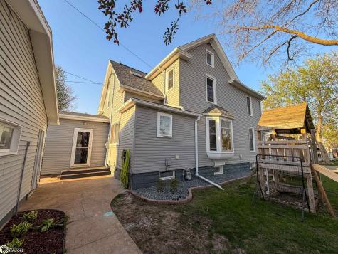 419 3rd Street SW Hampton IA 50441