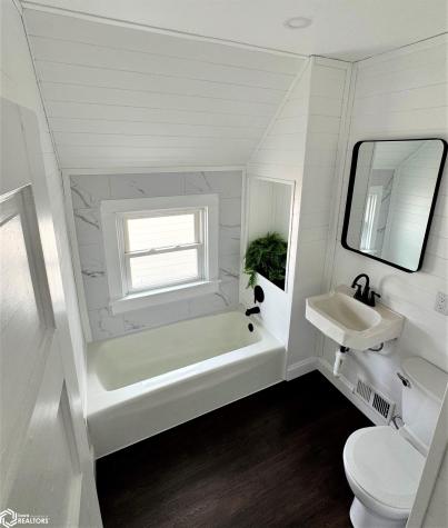 204 2nd Street NE Buffalo Center IA 50424