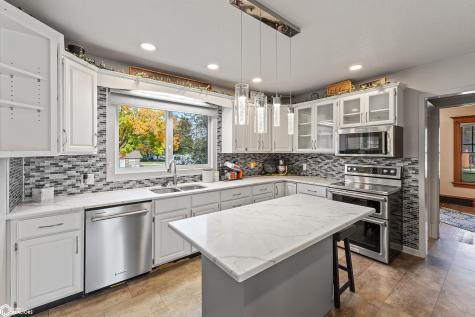 315 N 6th Street Clear Lake IA 50428
