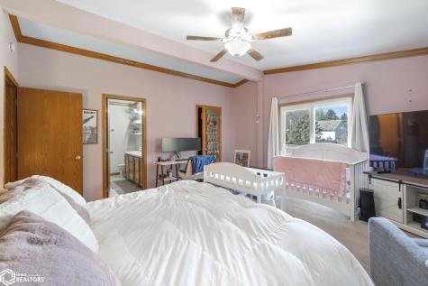 2037 12th Street NE Mason City IA 50401