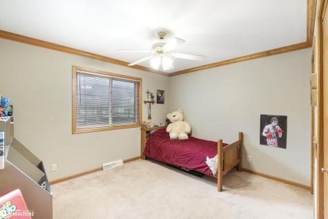 2037 12th Street NE Mason City IA 50401