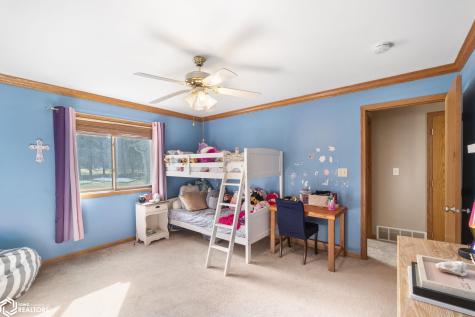 2037 12th Street NE Mason City IA 50401