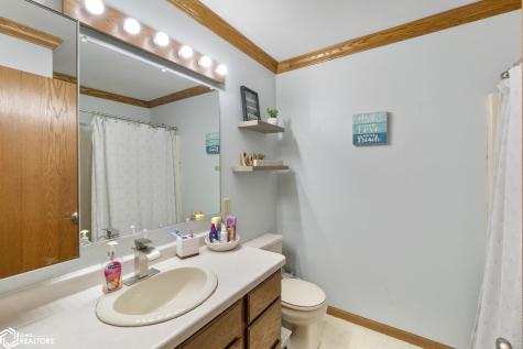2037 12th Street NE Mason City IA 50401