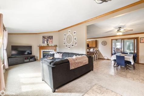 2037 12th Street NE Mason City IA 50401
