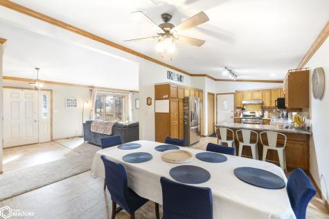 2037 12th Street NE Mason City IA 50401