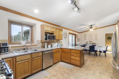 2037 12th Street NE Mason City IA 50401