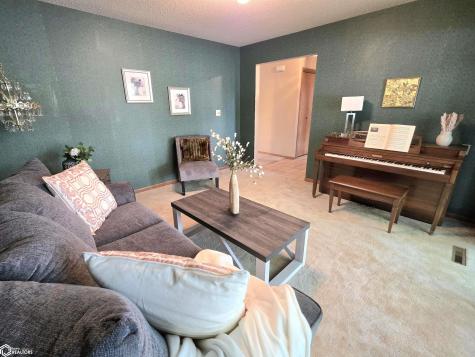 925 Briarstone Drive Mason City IA 50401