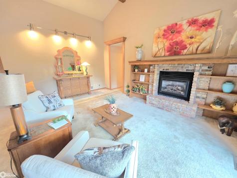 925 Briarstone Drive Mason City IA 50401