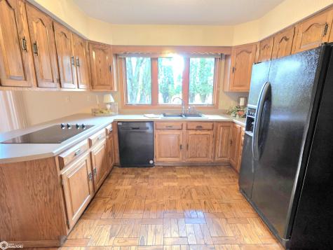 925 Briarstone Drive Mason City IA 50401