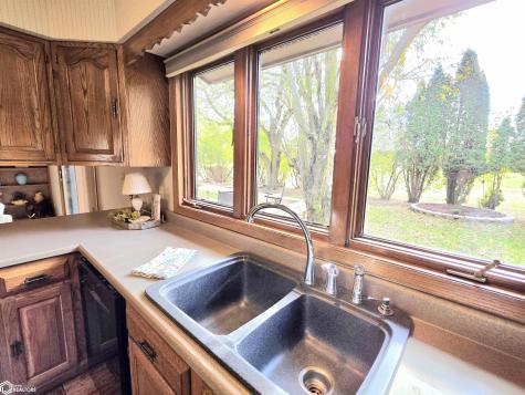 925 Briarstone Drive Mason City IA 50401