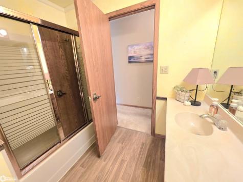 925 Briarstone Drive Mason City IA 50401