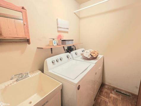 925 Briarstone Drive Mason City IA 50401